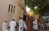 Oman-Nizwa-Waffenmarkt-Gewehrcheck