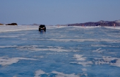 russia_irkusk-olchon_eisroad_boat_dorf-kurkut_car-front