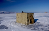 russia_olchon_lake-baikal_eisfischen-fischerhuette_zelt