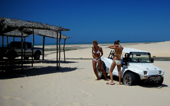 Ceara, Canoa Quebrada: Mit dem Buggy zum Sandboarden in einer gigantischen Dünenlandschaft mit Süßwasserseen