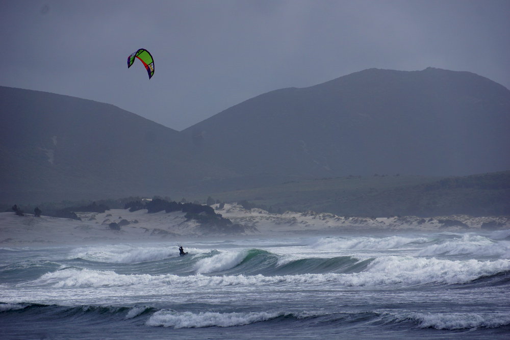 Kitespots SARDINIEN WEST + SÜDWEST: Porto Pino, Porto Botte, Spiaggia di is Solinas, Fontana Mare, Piscinas, Isola de Sant Antioco (Spiaggia Salina, Spiaggia Grande), Sinis Halbinsel (Mari Ermi, Porto Sueddo, Tharros)