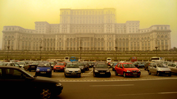 Bukarest: Der Parlamentspalast, der Diktator Ceauşescu verewigt sich in einem Gebäudemonster aus Gold und Marmor