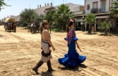 Spanien_Andalusien_Rocio_Wallfahrt_Pfingsten_Pferde_Flamenco-Kleid-Frauen