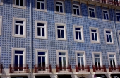 portugal_lissabon_haus_kacheln-balkon_blau