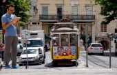 portugal_lissabon_tram_tablet-computer