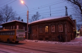 russia_irkusk_city_house_bus_night