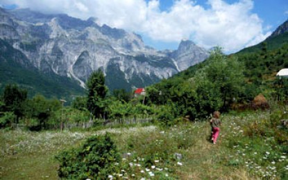 Dinarische Alpen, Thethi: Idyllisches Dorf mit Hochgebirgscharakter in Albanien als Ausgangpunkt für Mountainbiketouren (Übersicht für Touren 1 – 4)