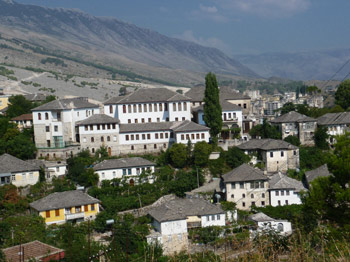 Gjirokastra: Der Geburtsort des Diktators Hoxha glänzt mit einem historischem Stadtkern als wäre es eine Filmkulisse