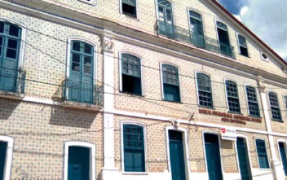 Nordostbrasilien: Gekachelte Fassaden erzählen Legenden aus der portugisischen und sogar französischen Kolonialzeit