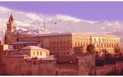 Andalusien: Drei weltberühmte Monumente erzählen von einer reichen orientalischen Geschichte. Der Alcazar in Sevilla, die Mesquita in Cordoba und die Alhambra in Granada